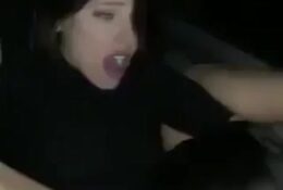 Lesbian brings the girl to ecstasy in the car
